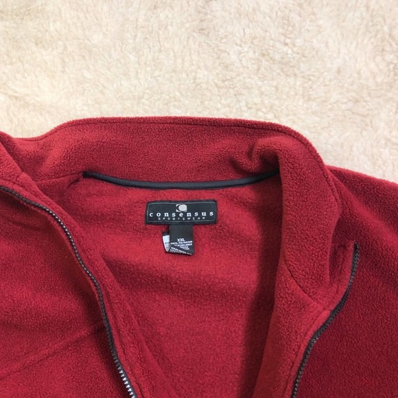 Consensus Men’s Red Vest - Picture 4 of 4